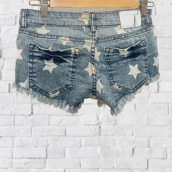 BILLABONG super stretch lace up shorts with star pattern- size xs - Picture 2 of 3